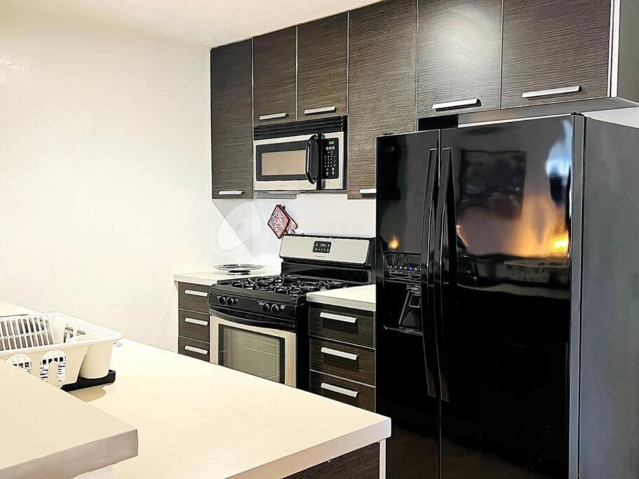 Spacious 2 Master Bedroom In Canoga Park Appartamento