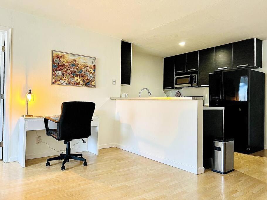 Spacious 2 Master Bedroom In Canoga Park Appartamento